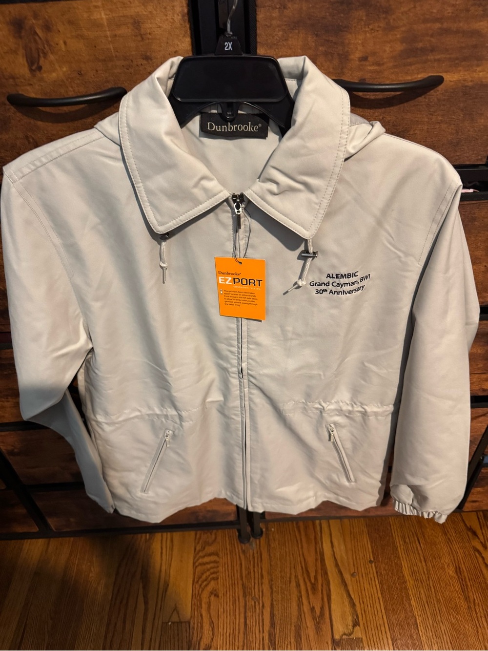 Dunbrooke Light Gray Zip-Up Jacket Women’s Small
